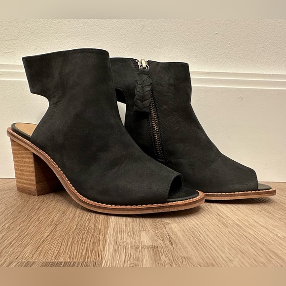 NWOT Chinese Laundry Peep Toe Booties Size 6.5 in Black - Picture 1 of 6